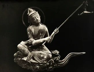 Bosatsu tocando instrumento musical, del siglo XI, Periodo Heian Tardío, Byodo-In, Kioto, 1950